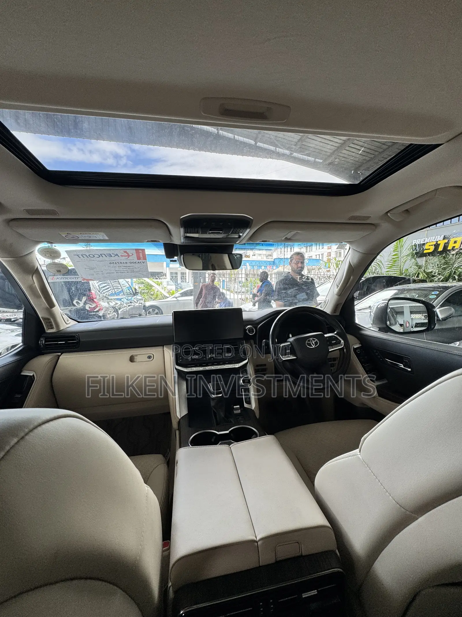 Toyota Land Cruiser LC300 2023 White
