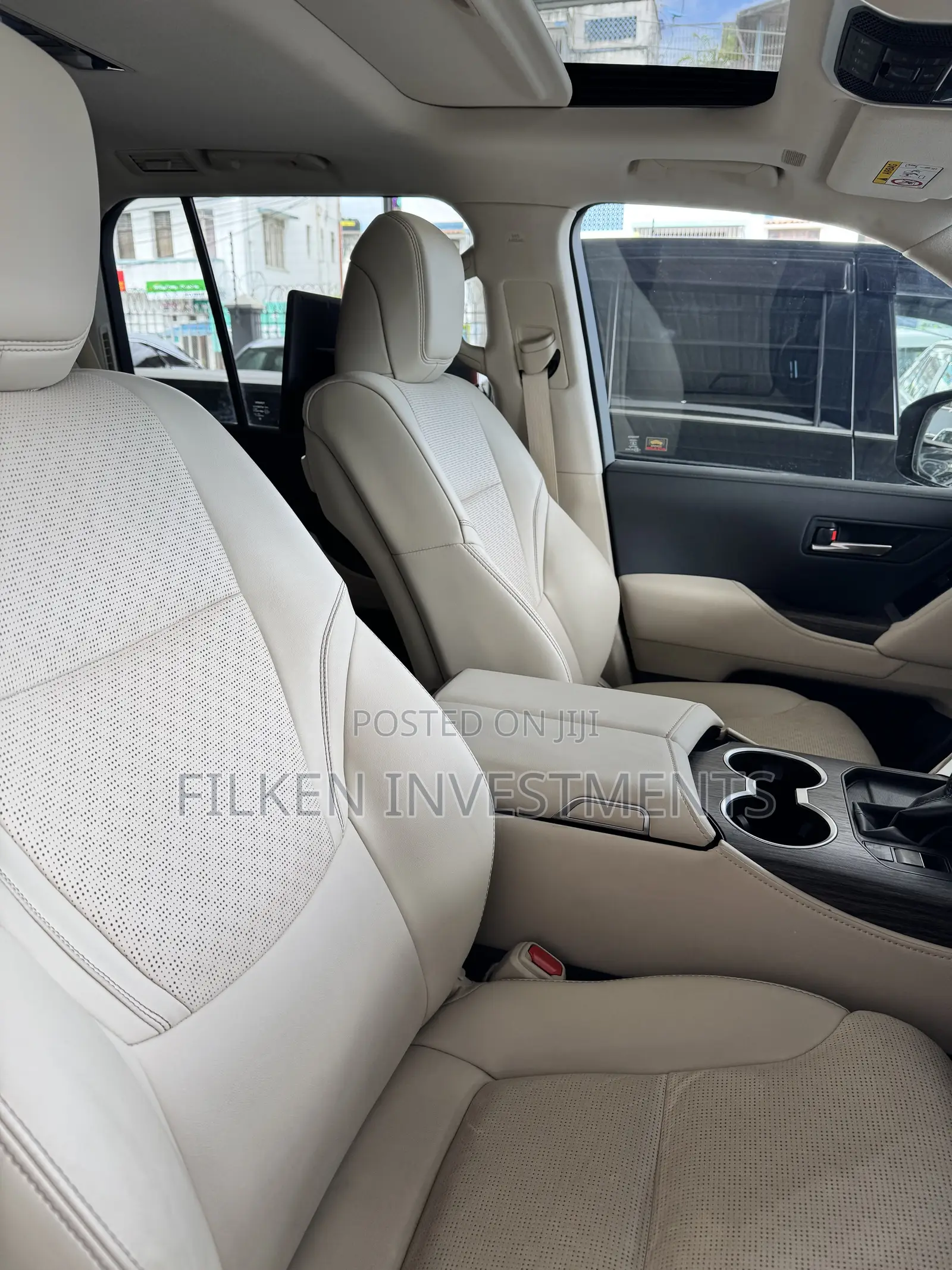 Toyota Land Cruiser LC300 2023 White