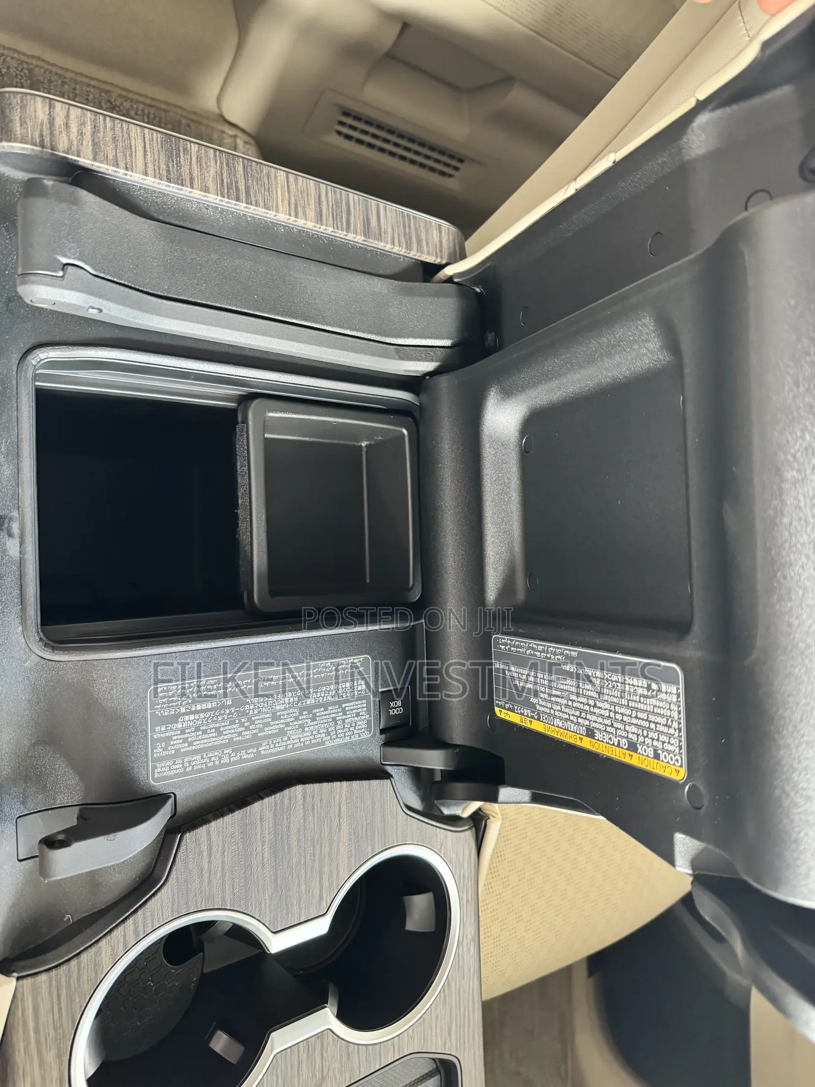 Toyota Land Cruiser LC300 2023 White
