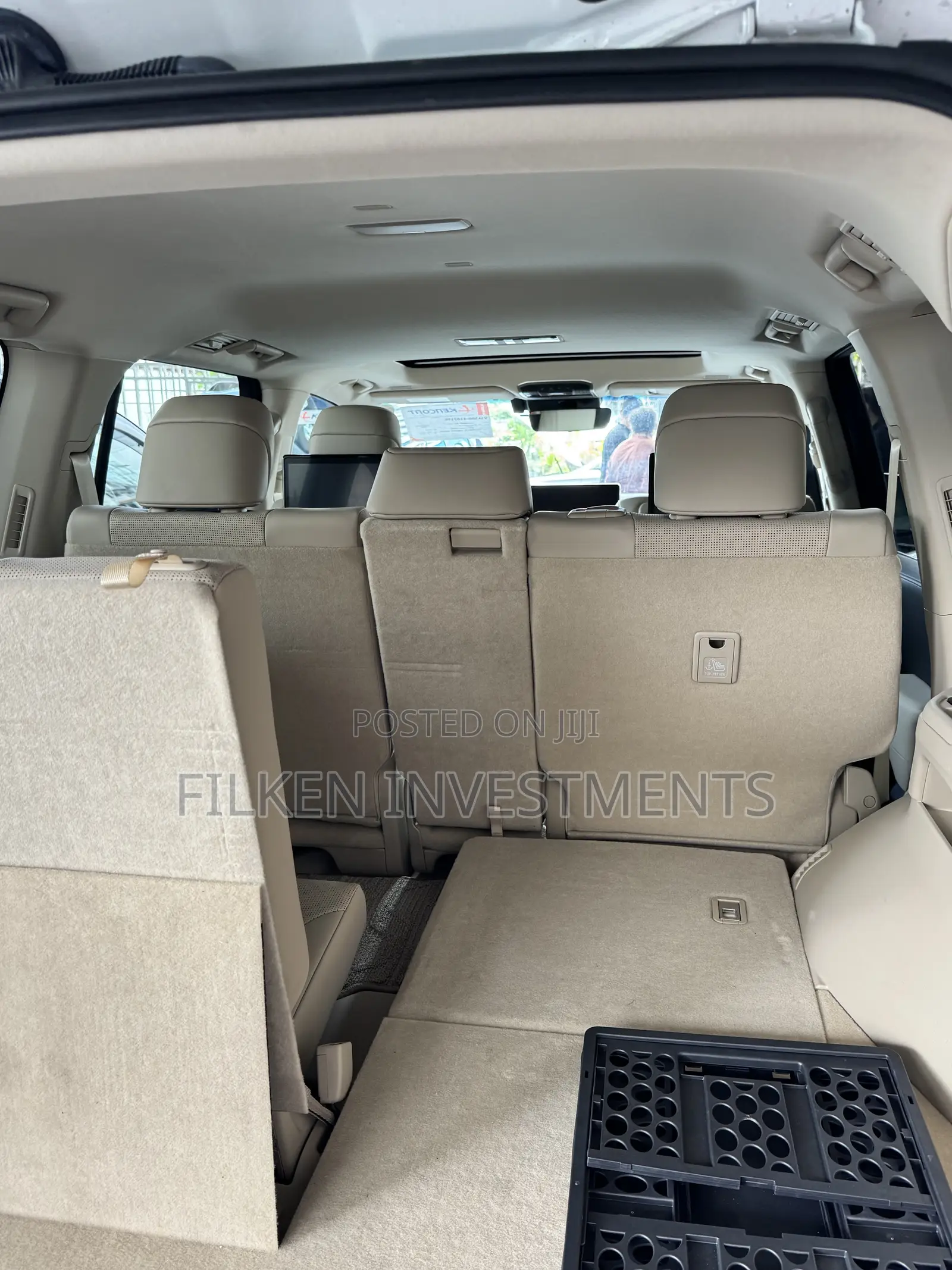 Toyota Land Cruiser LC300 2023 White