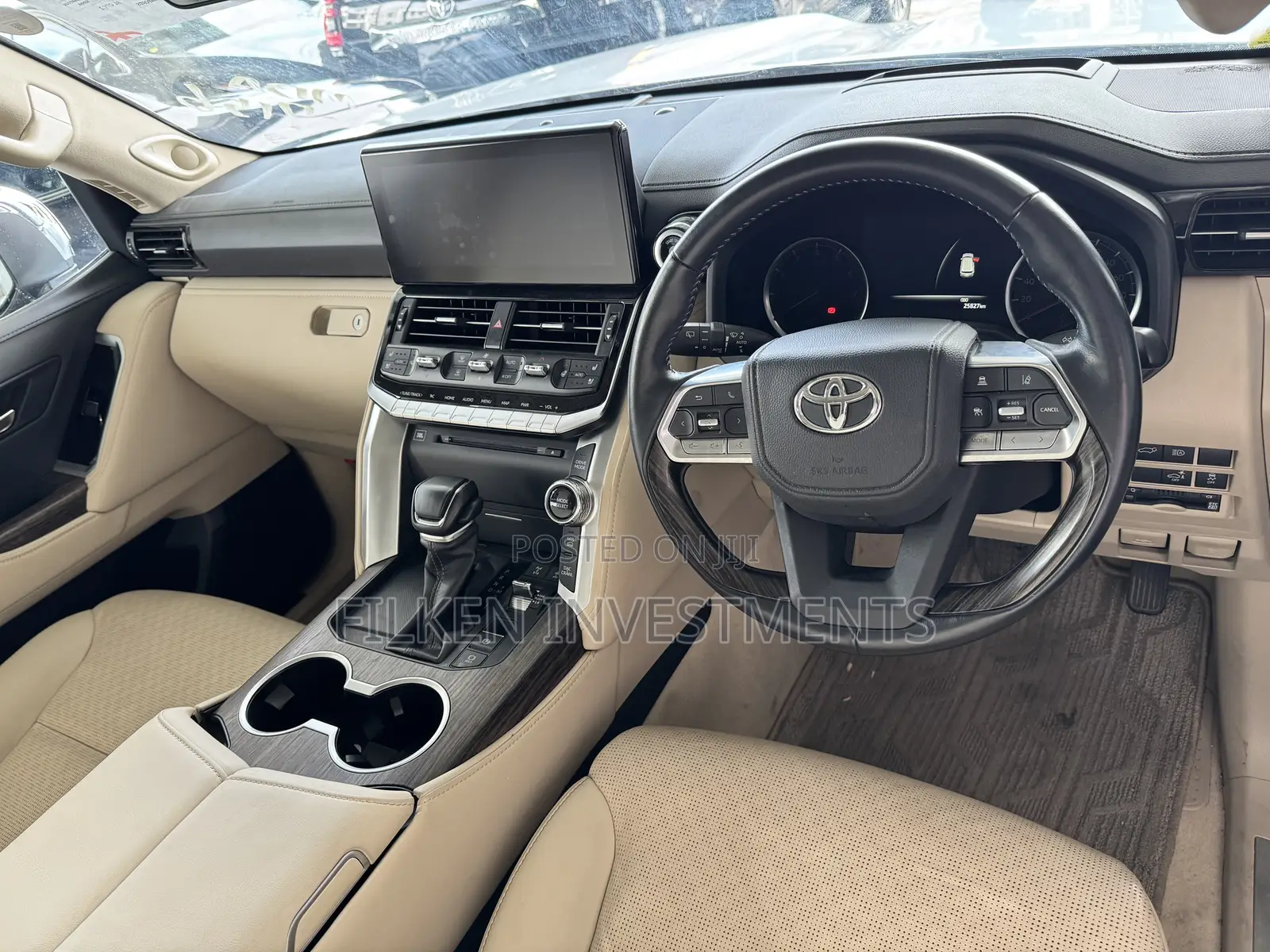 Toyota Land Cruiser LC300 2023 White