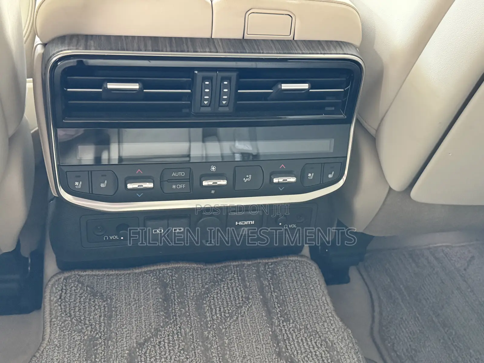 Toyota Land Cruiser LC300 2023 White