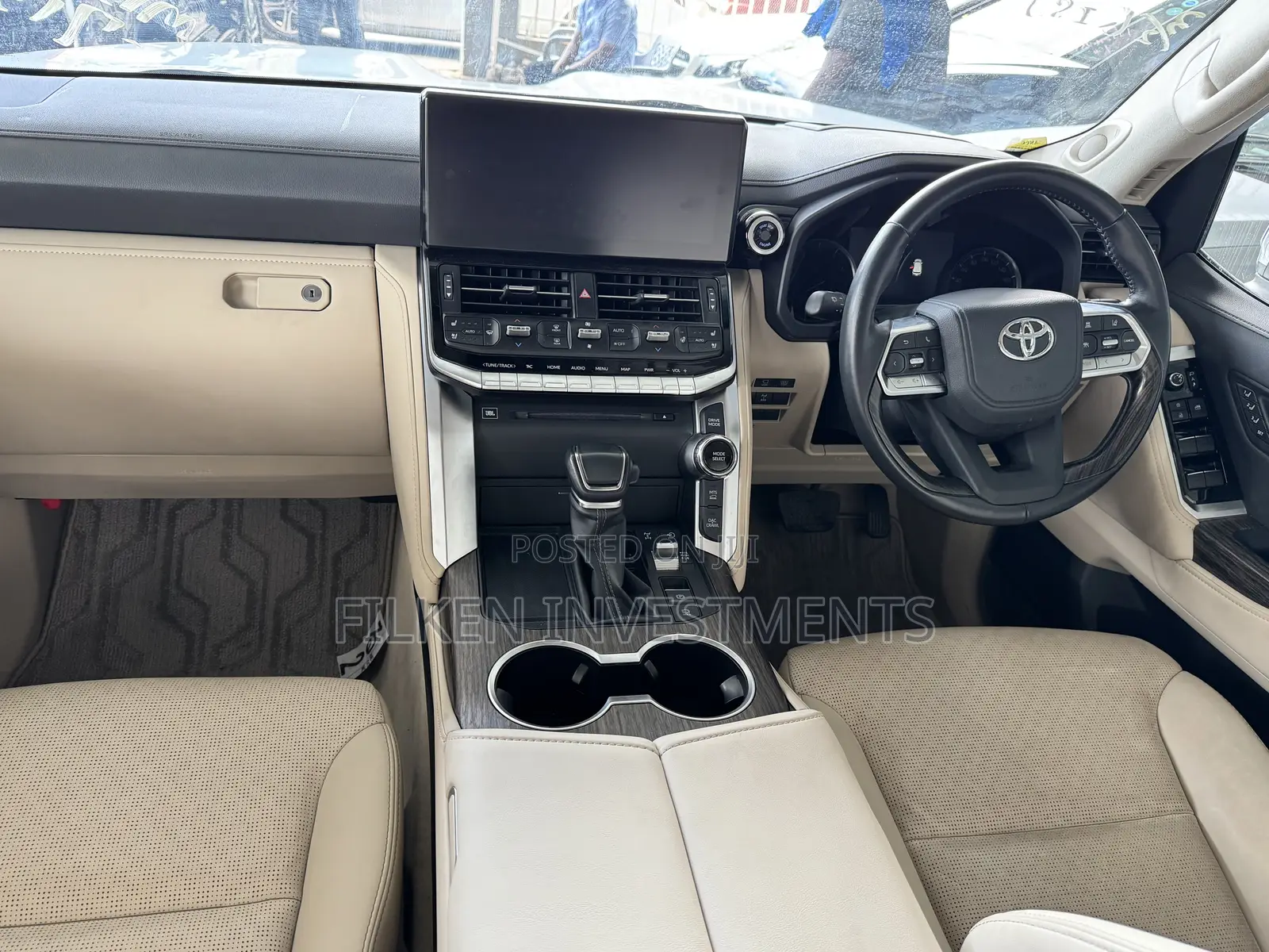 Toyota Land Cruiser LC300 2023 White