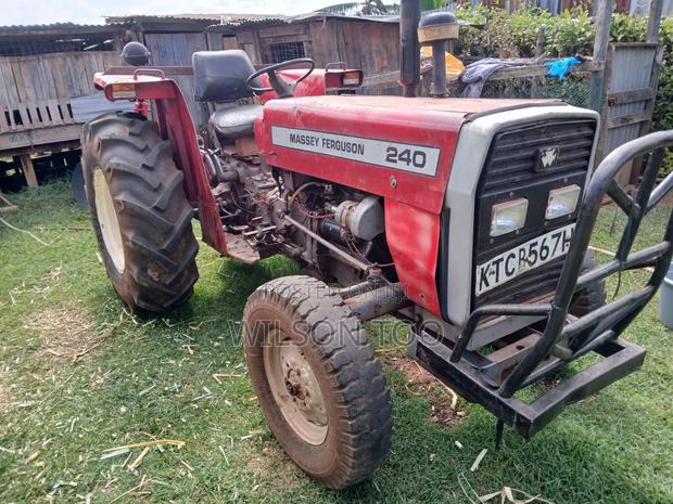 Tractor 240 Local 2000