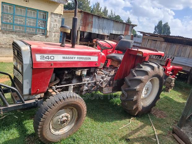 Tractor 240 Local 2000 - thumbnail 4