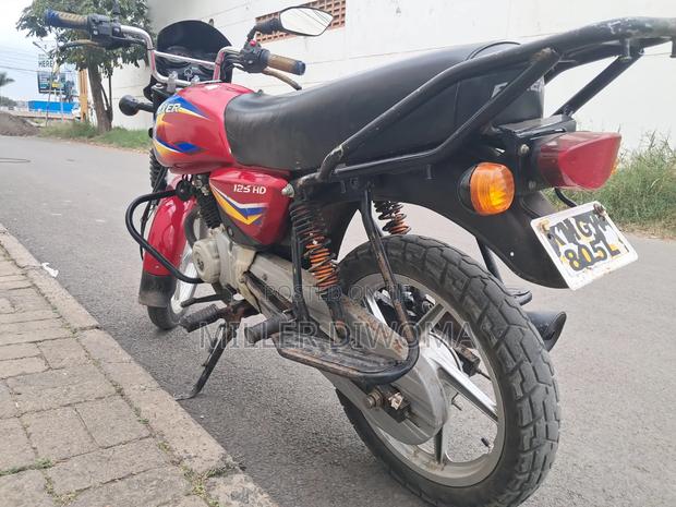 Bajaj Boxer 125 2025 Red - thumbnail 10