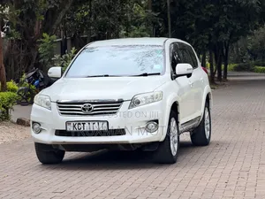 Toyota Vanguard 2012 White