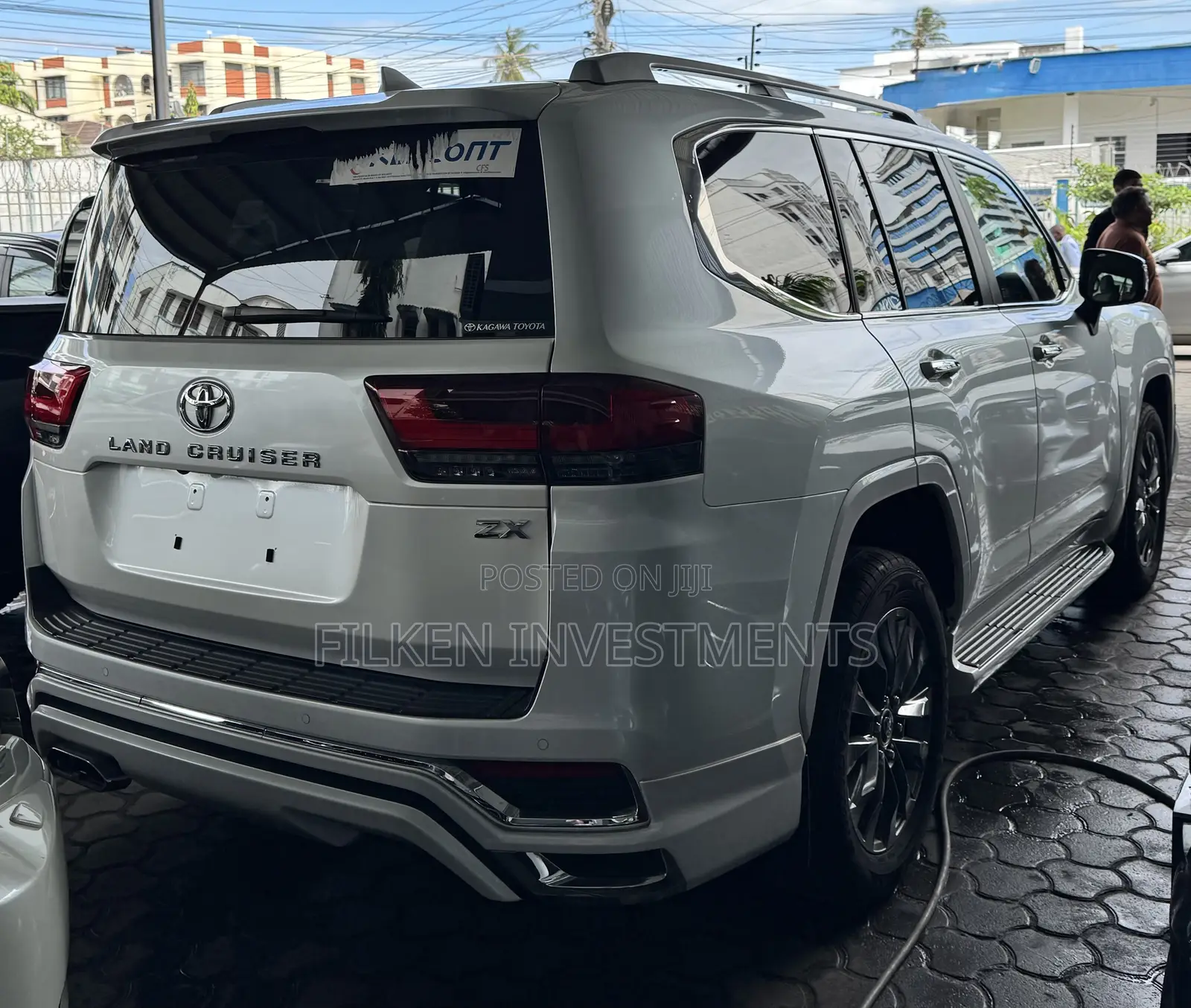 Toyota Land Cruiser LC300 2023 White