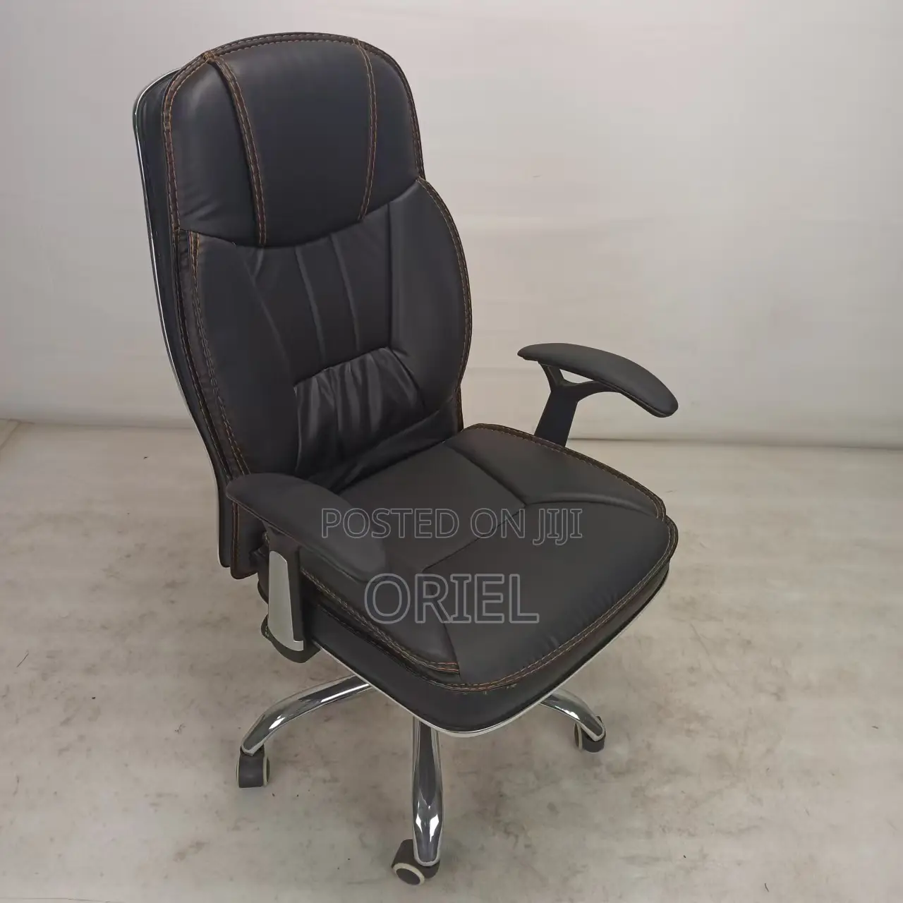 Office Chair : Executive Black Leather High-Back Office Chair