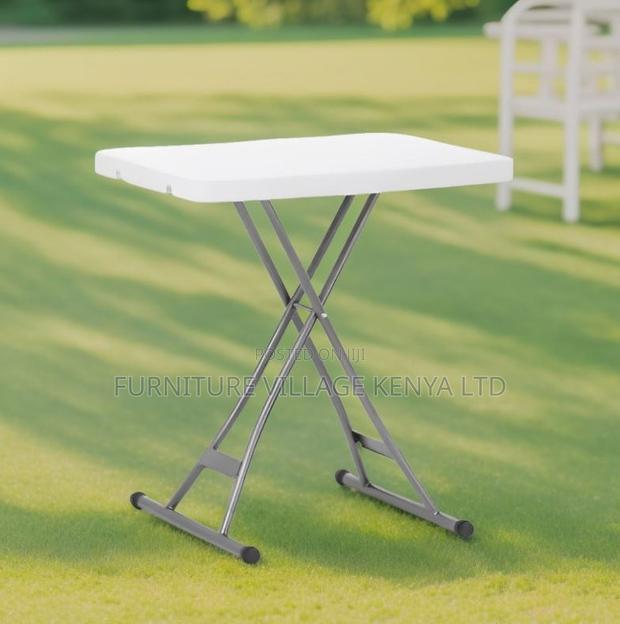 Square Folding Plastic Table - thumbnail 4