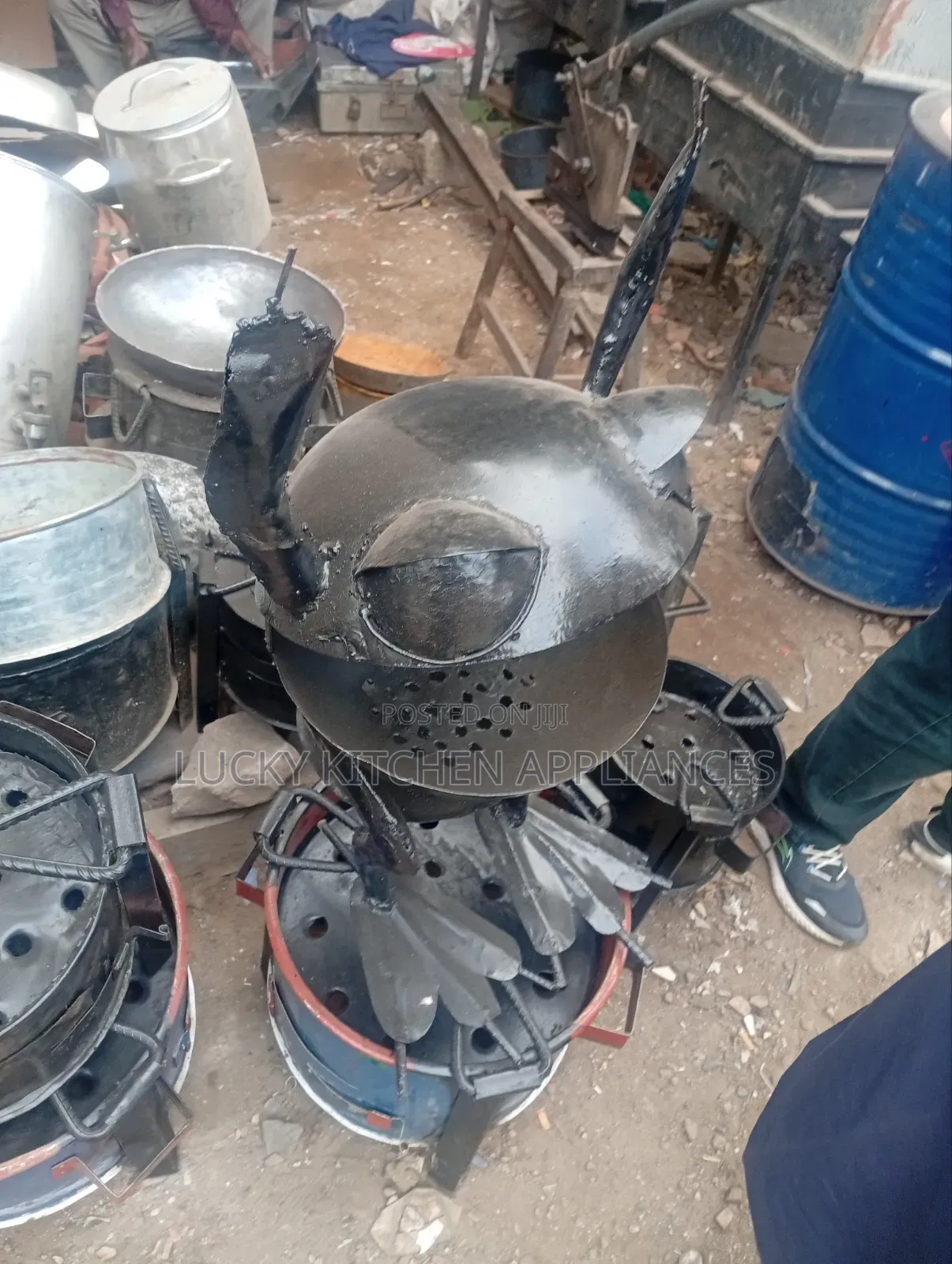 Smart Design Frog Mild Steel Club or Compound Warmer.
