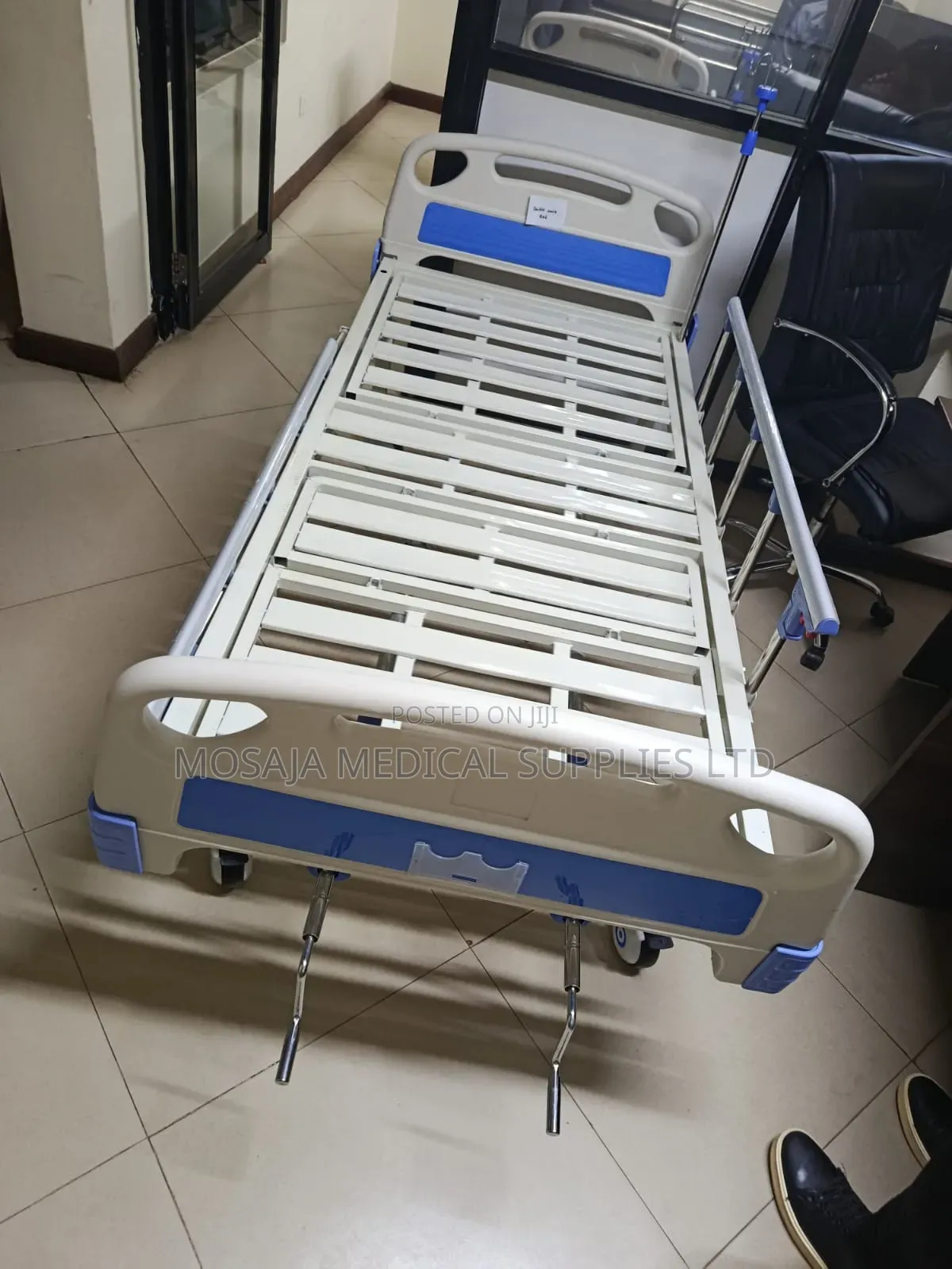 Double Crank Bed With Mattress