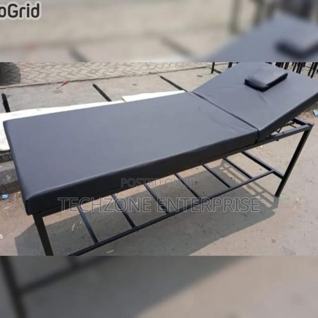 Comfortable Masseuse Portable Massage Bed Massage Table 