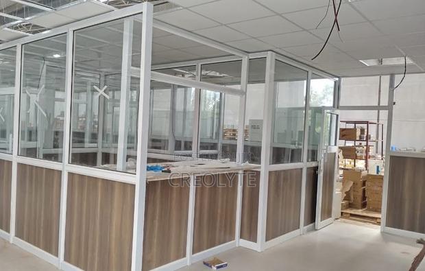 Aluminium Glass Office Partition – Frameless Look Cubicle Design