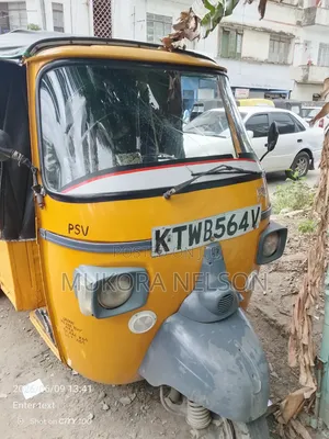 Piaggio 2022 Yellow