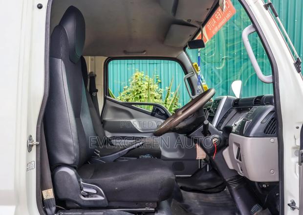 Mitsubishi Fuso Canter 2023 White - thumbnail 7