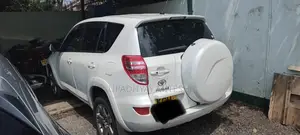 Toyota RAV4 2010 White