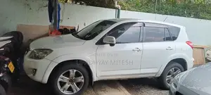 Toyota RAV4 2010 White