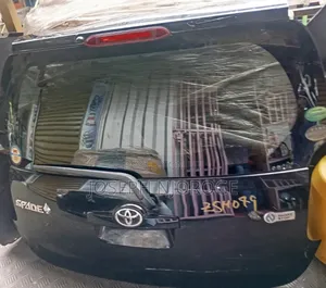 Toyota Spade Boot