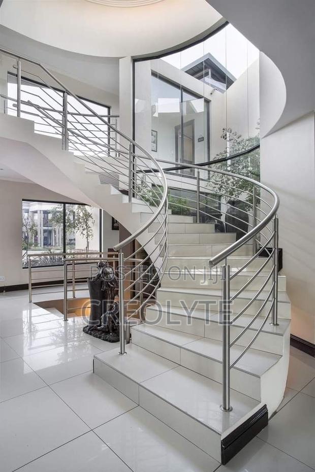 Stainless Steel Pipe Railing – Curved Staircase - thumbnail 2