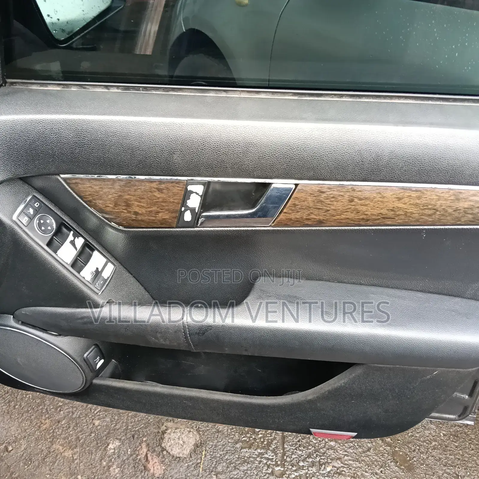 Mercedes-Benz C200 2012 Black