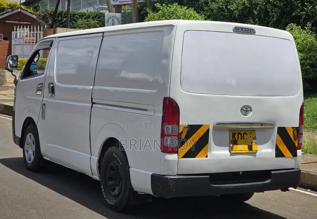 Toyota HiAce 2014 White - thumbnail 3