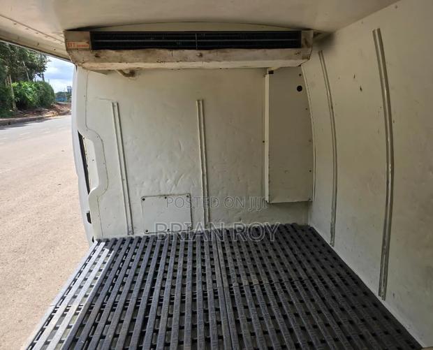Toyota HiAce 2014 White - thumbnail 5