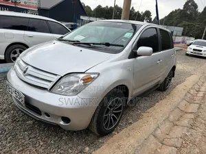 Toyota IST 2003 Silver