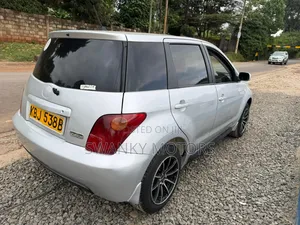 Toyota IST 2003 Silver