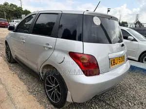 Toyota IST 2003 Silver