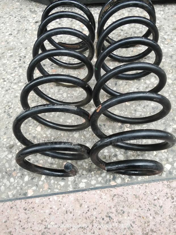 Original Ex Japan Jeep Cherokee Front Heavy Duty Coil Springs - thumbnail 2