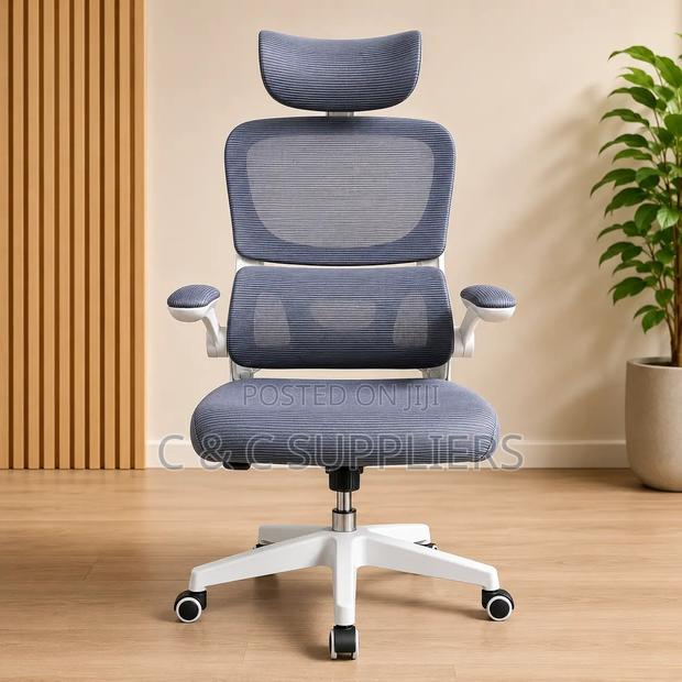 White Swivel Ergonomic Chair. - thumbnail 3