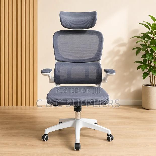 White Swivel Ergonomic Chair. - thumbnail 4