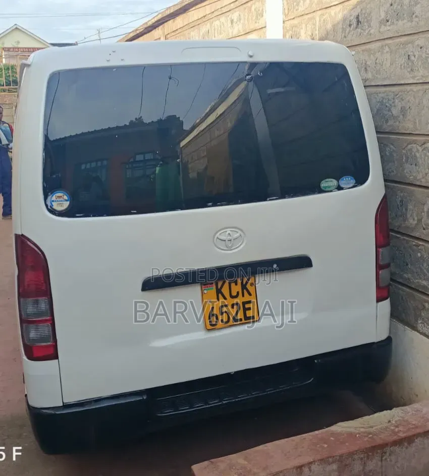 Toyota HiAce 2013 White