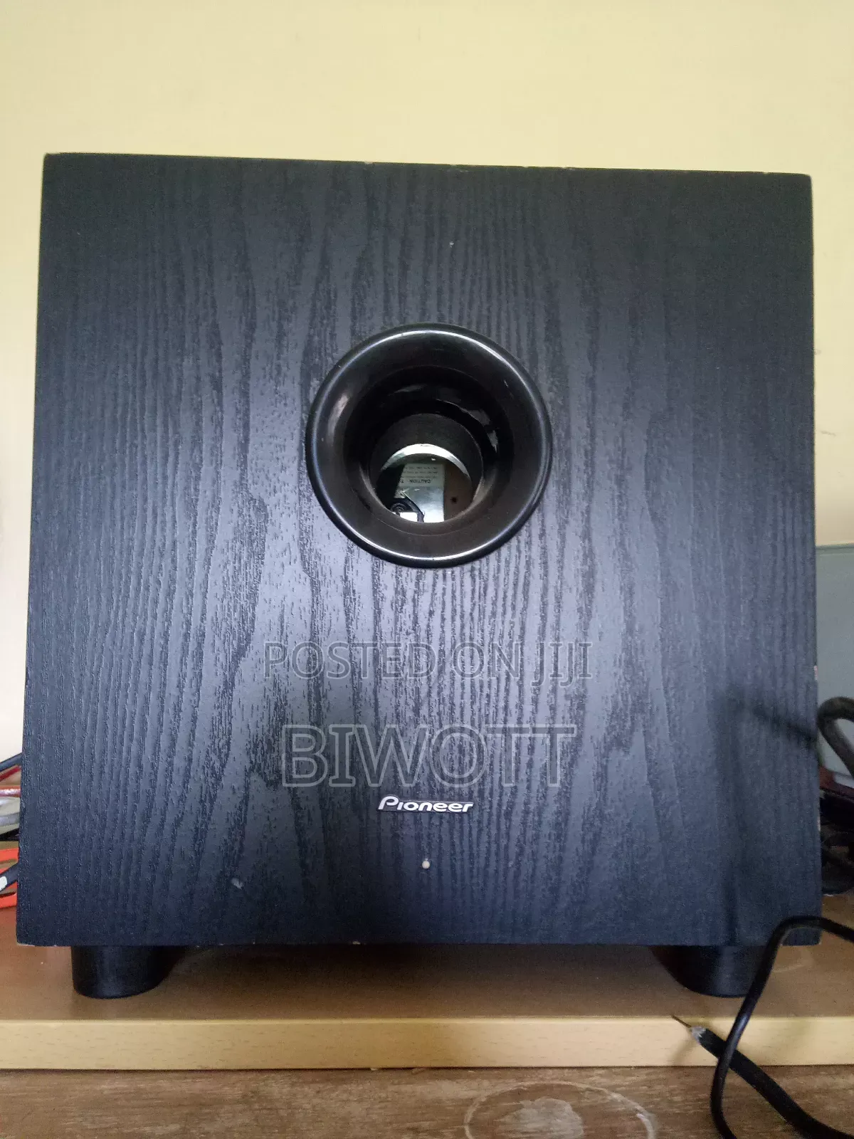 Pioneer Sub 8" Powered