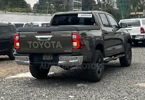 Toyota Hilux Revo Double Cab Deisel 2.4 AWD 2021 Green