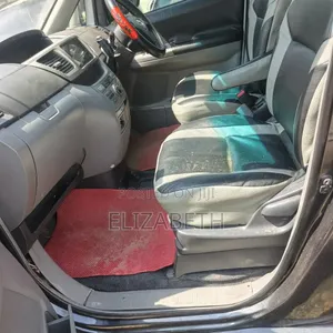 Toyota Noah 2004 Gray