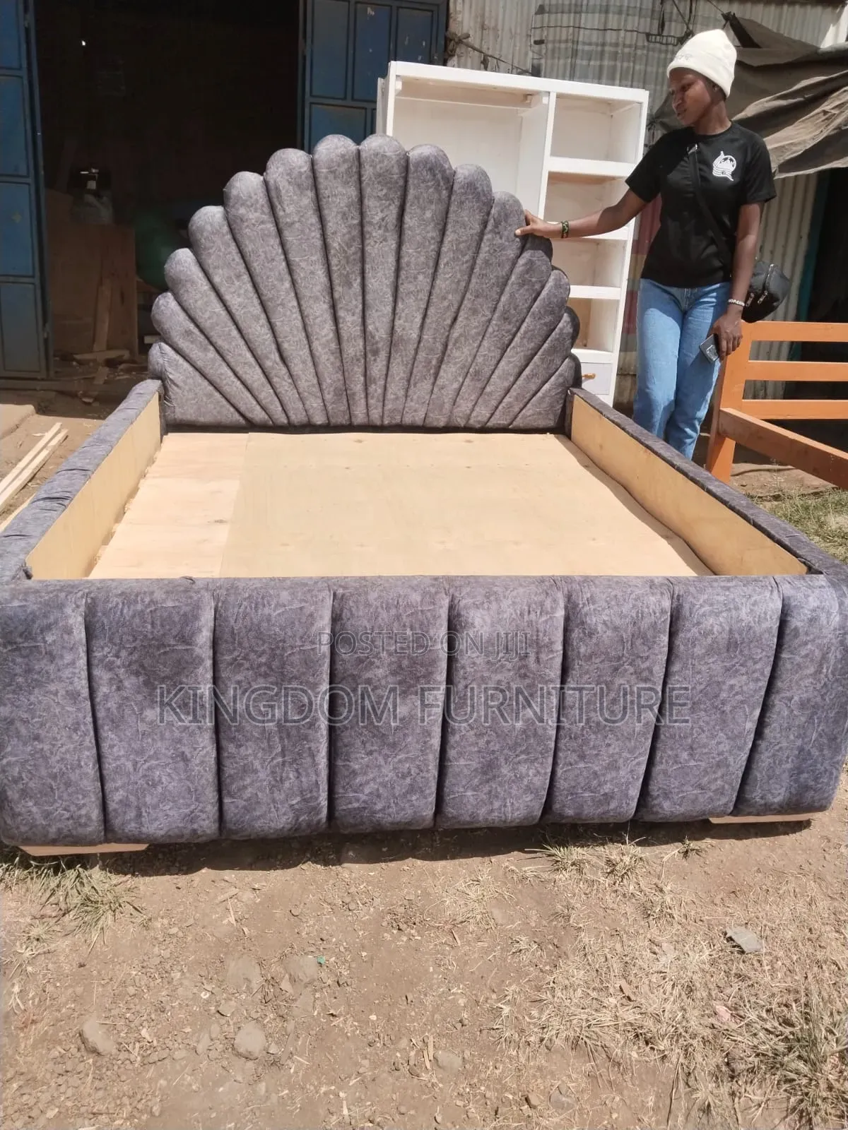 Classy 5×6 Grey Chester Bed