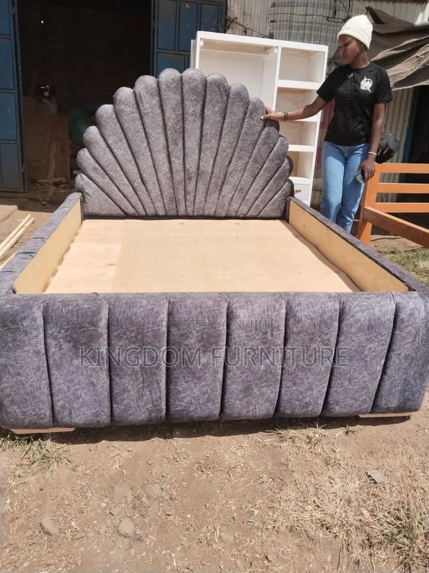 Classy 5×6 Grey Chester Bed