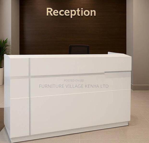Classic Modern Front Desk - thumbnail 4