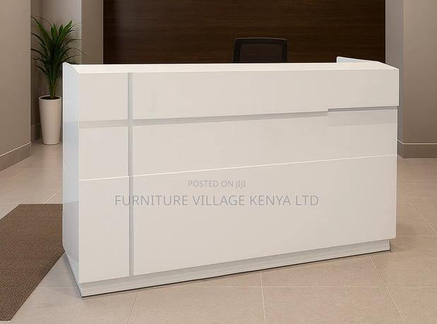 Classic Modern Front Desk - thumbnail 5