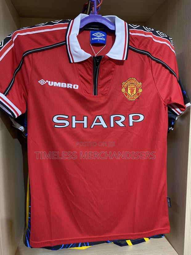 Manchester United Retro Kit - thumbnail 2