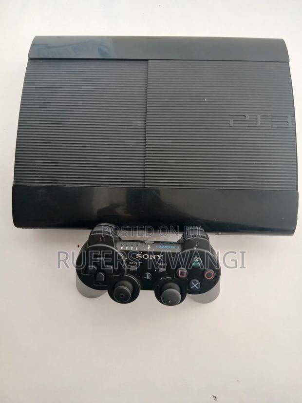 Playstation 3 Superslim Console With One Pad