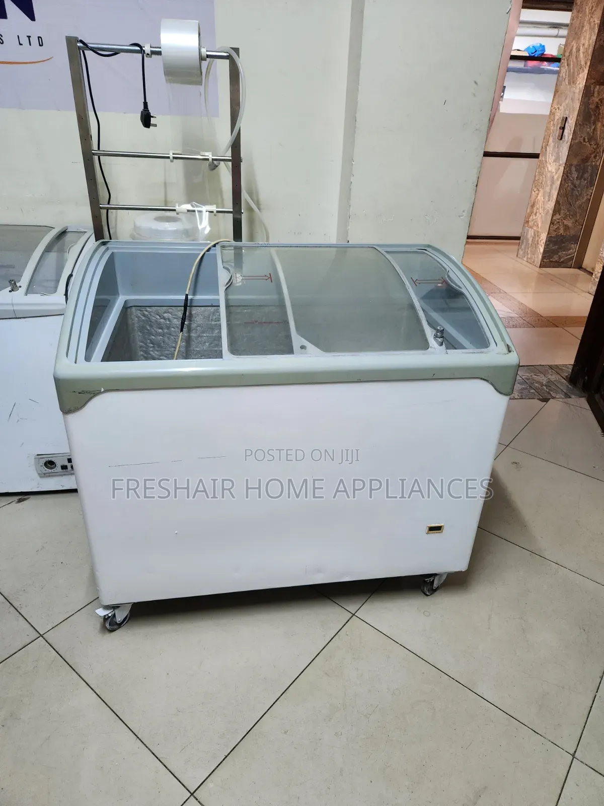 Medium Deep Freezer Display