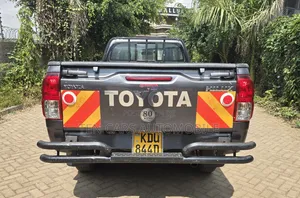 Toyota Hilux 2024 Gray