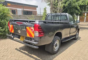 Toyota Hilux 2024 Gray