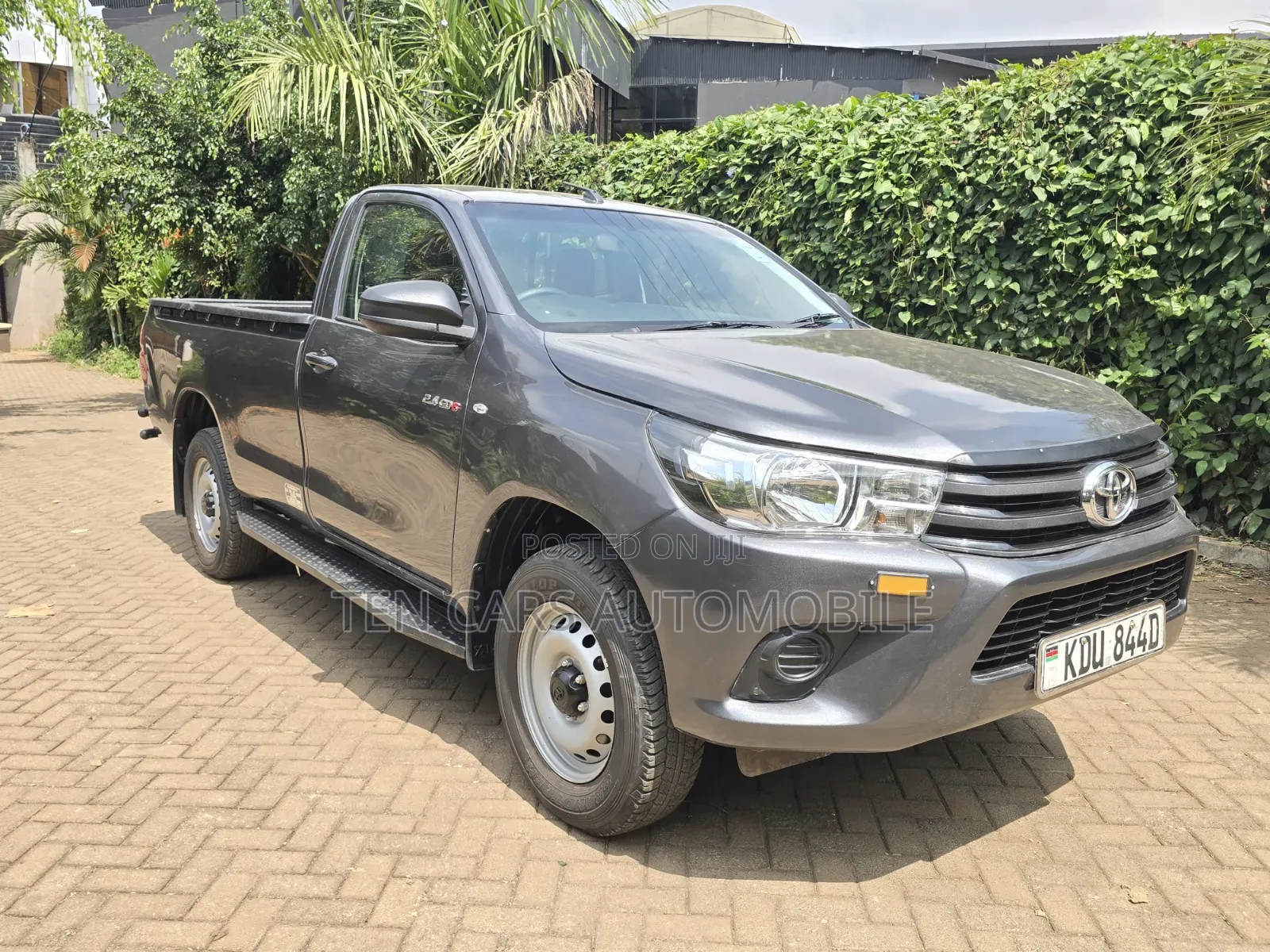 Toyota Hilux 2024 Gray