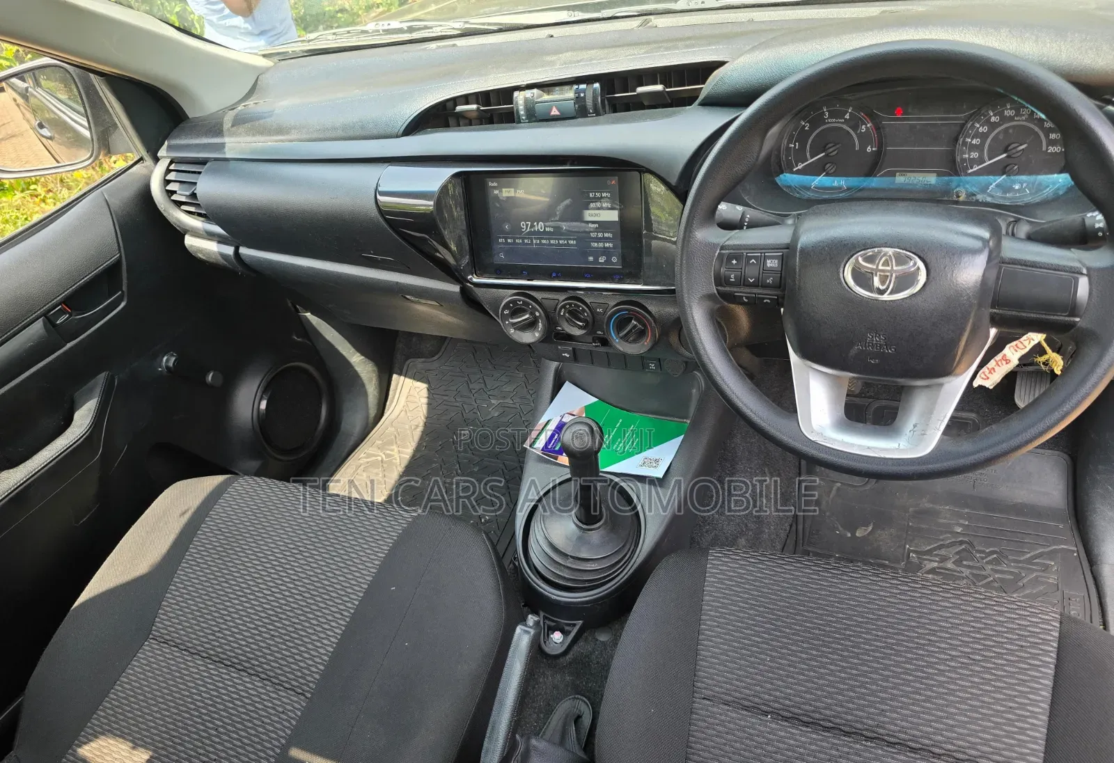 Toyota Hilux 2024 Gray