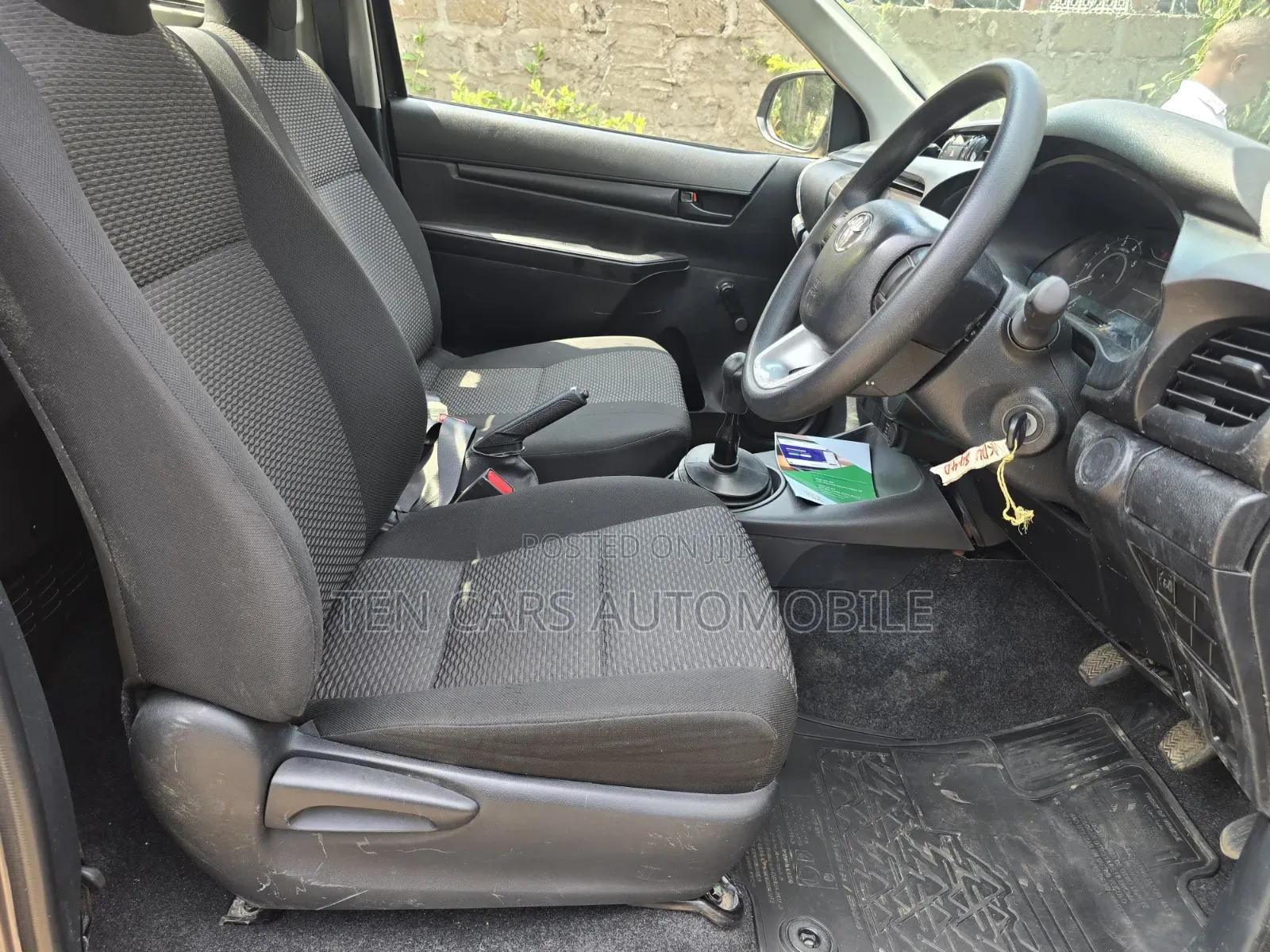 Toyota Hilux 2024 Gray