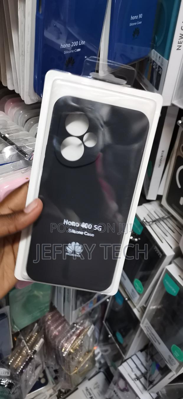Honor 400 5g Distinct Tri-Lens Circular Camera Module Layout - thumbnail 2